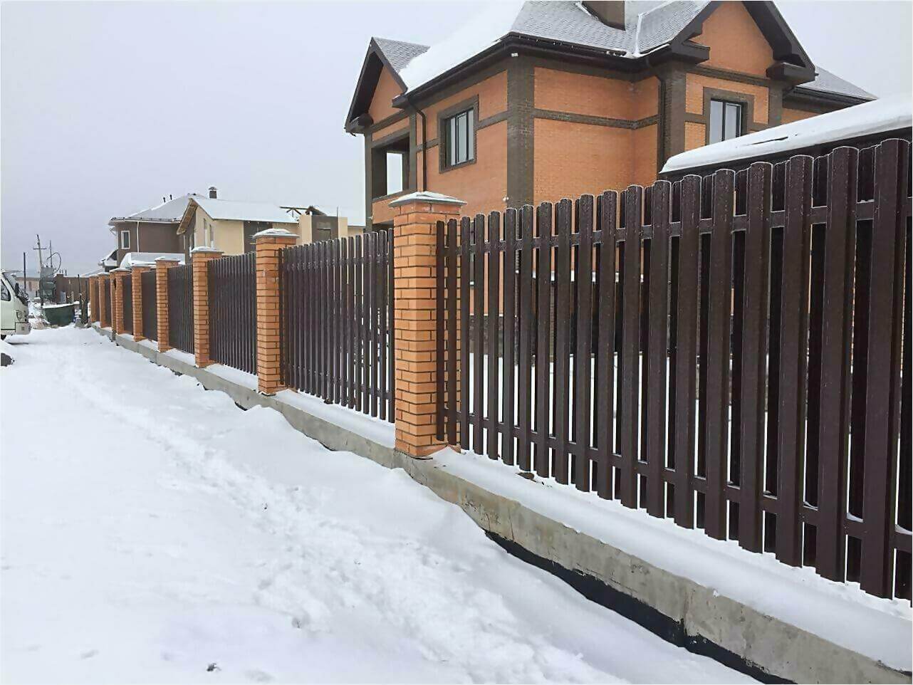 Забор из штакетника 95м фото1 в Краснодаре