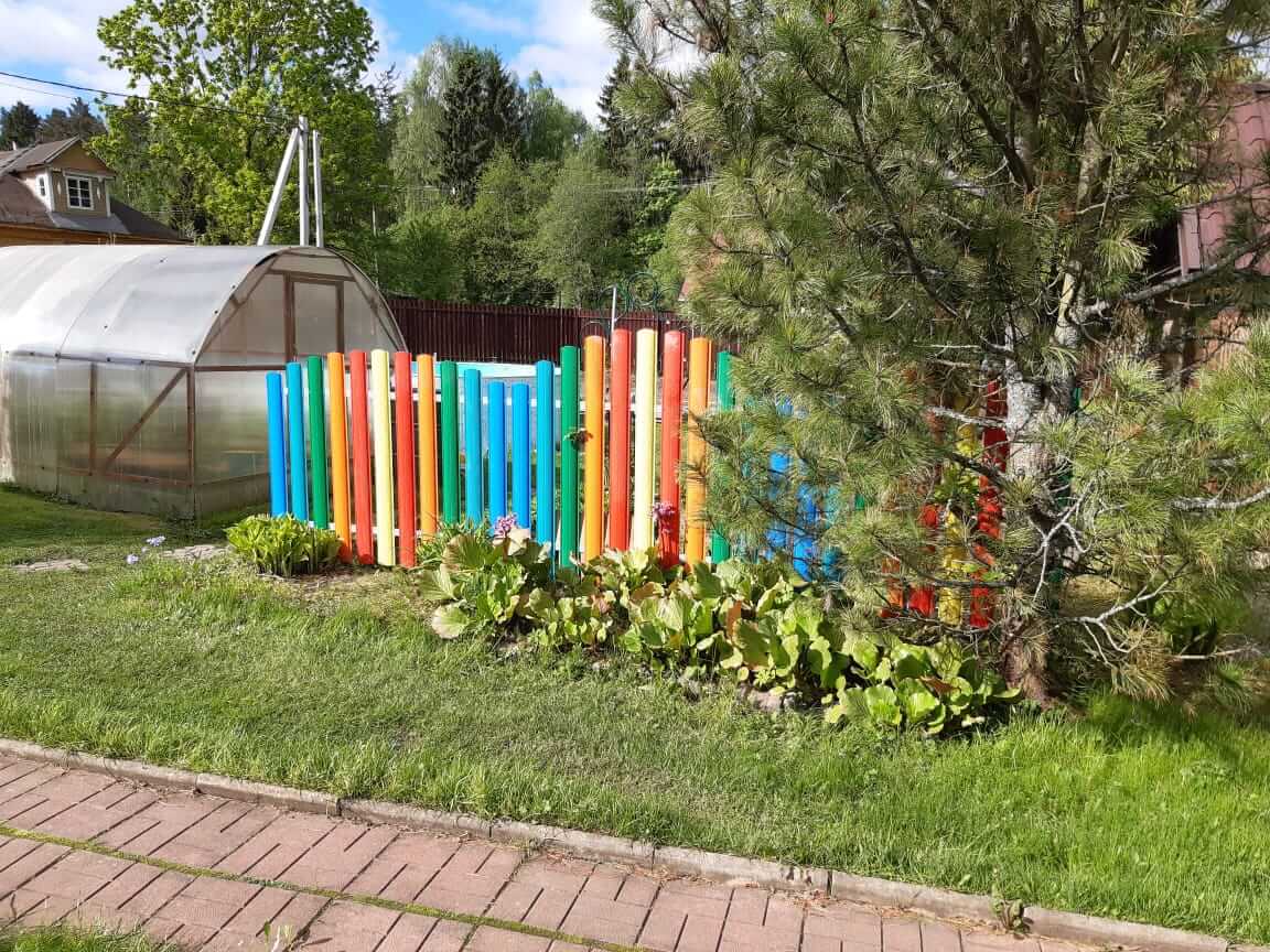 забор из разноцветного штакетника односторонний фото1 в Краснодаре