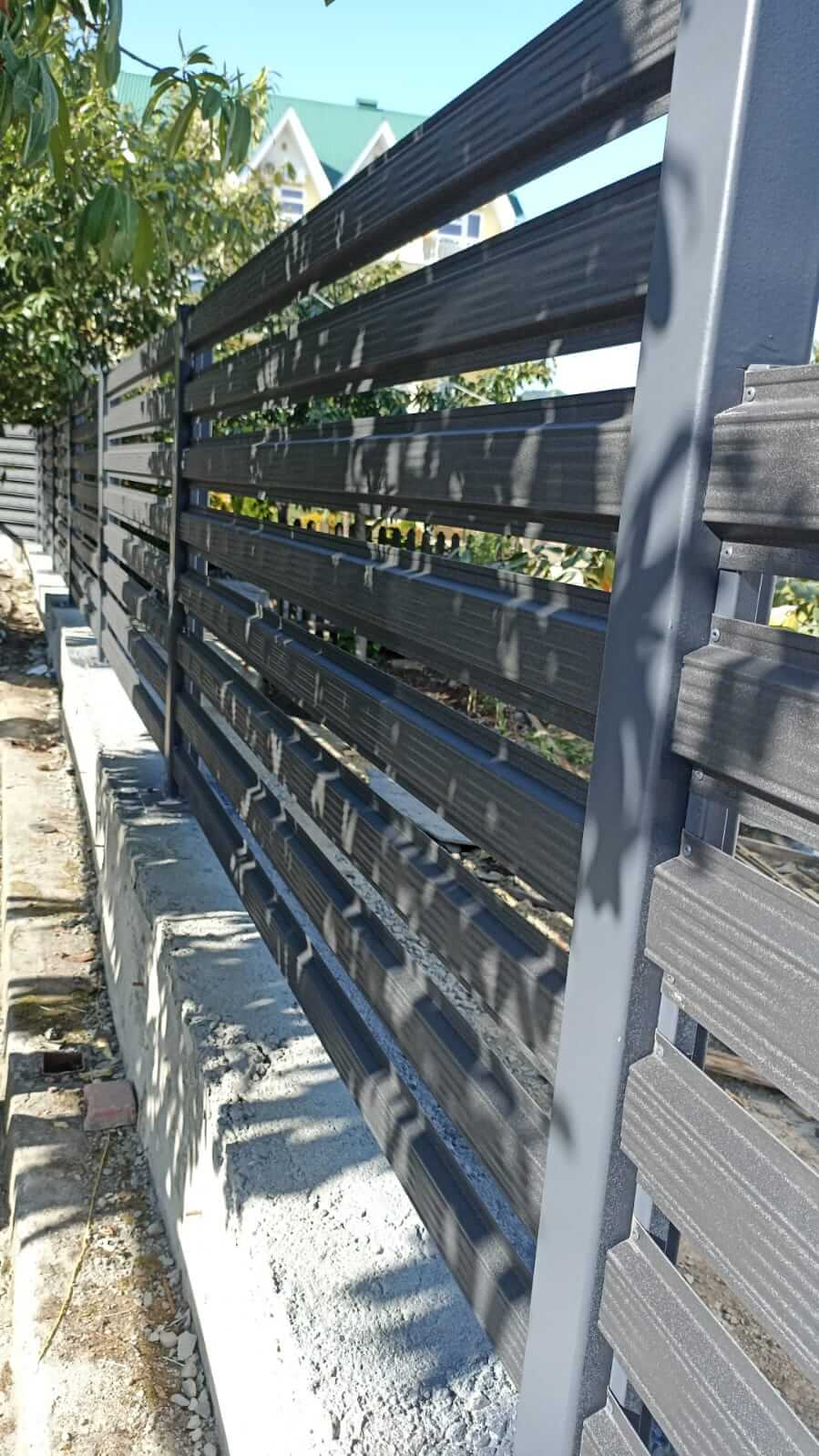 Забор из штакетника 90м RAL7024/7024 Серый Графит фото3 в Краснодаре