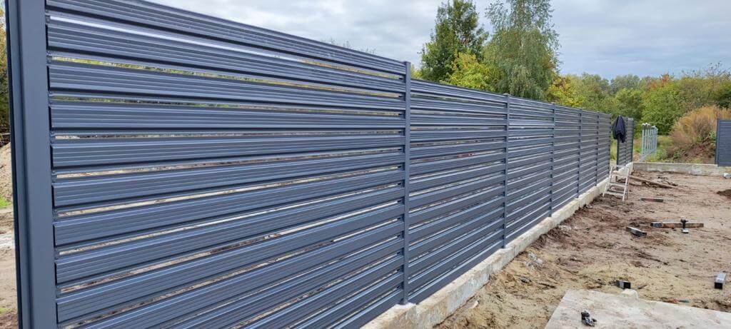 забор из штакетника ral7024/7024 серый графит двусторонний фото8 в Краснодаре