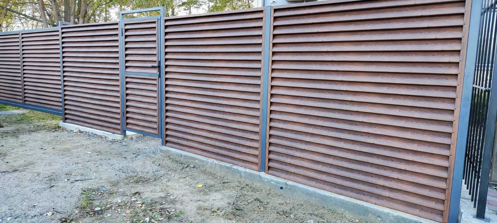 забор-жалюзи с ламелями еврожалюзи printech каштан фото1 в Краснодаре