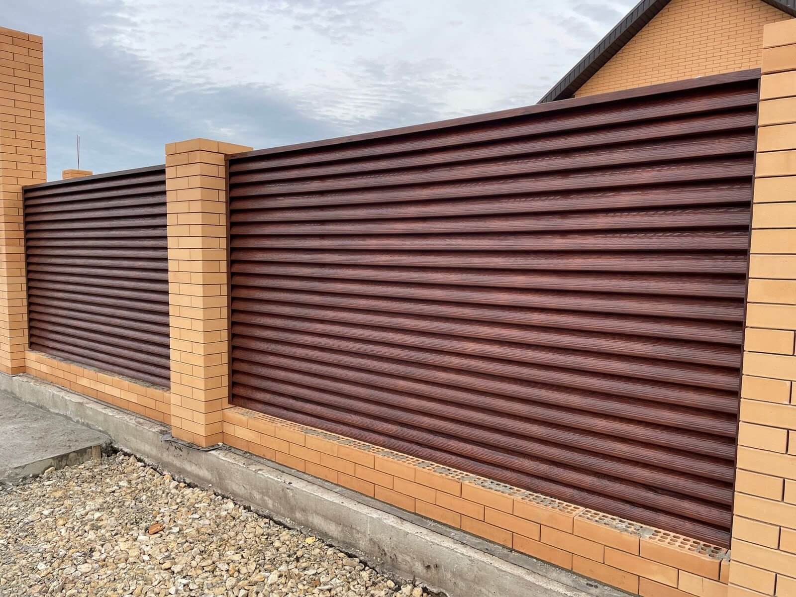 Забор с ламелями Еврожалюзи 53м SteelArt Античный Дуб фото1 в Краснодаре