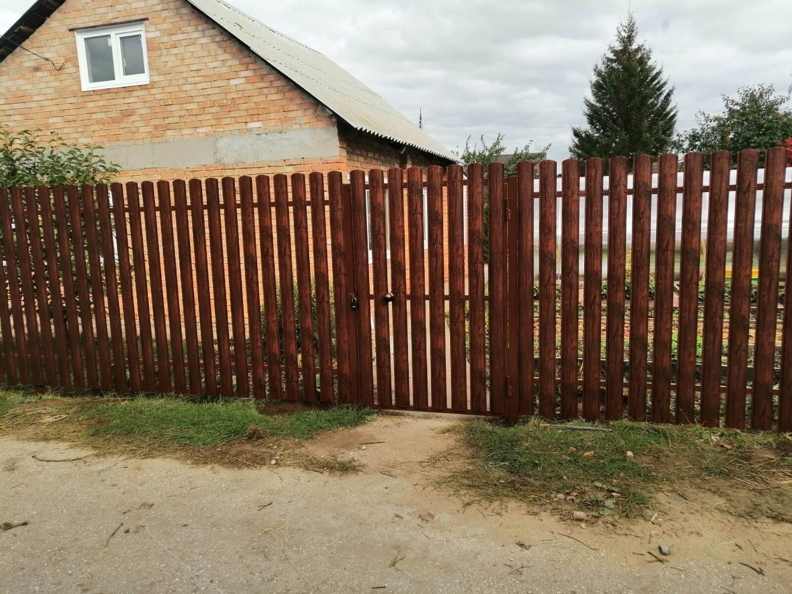 Забор из Евроштакетника 42м в покрытии под дерево SteelArt Античный Дуб в Краснодаре