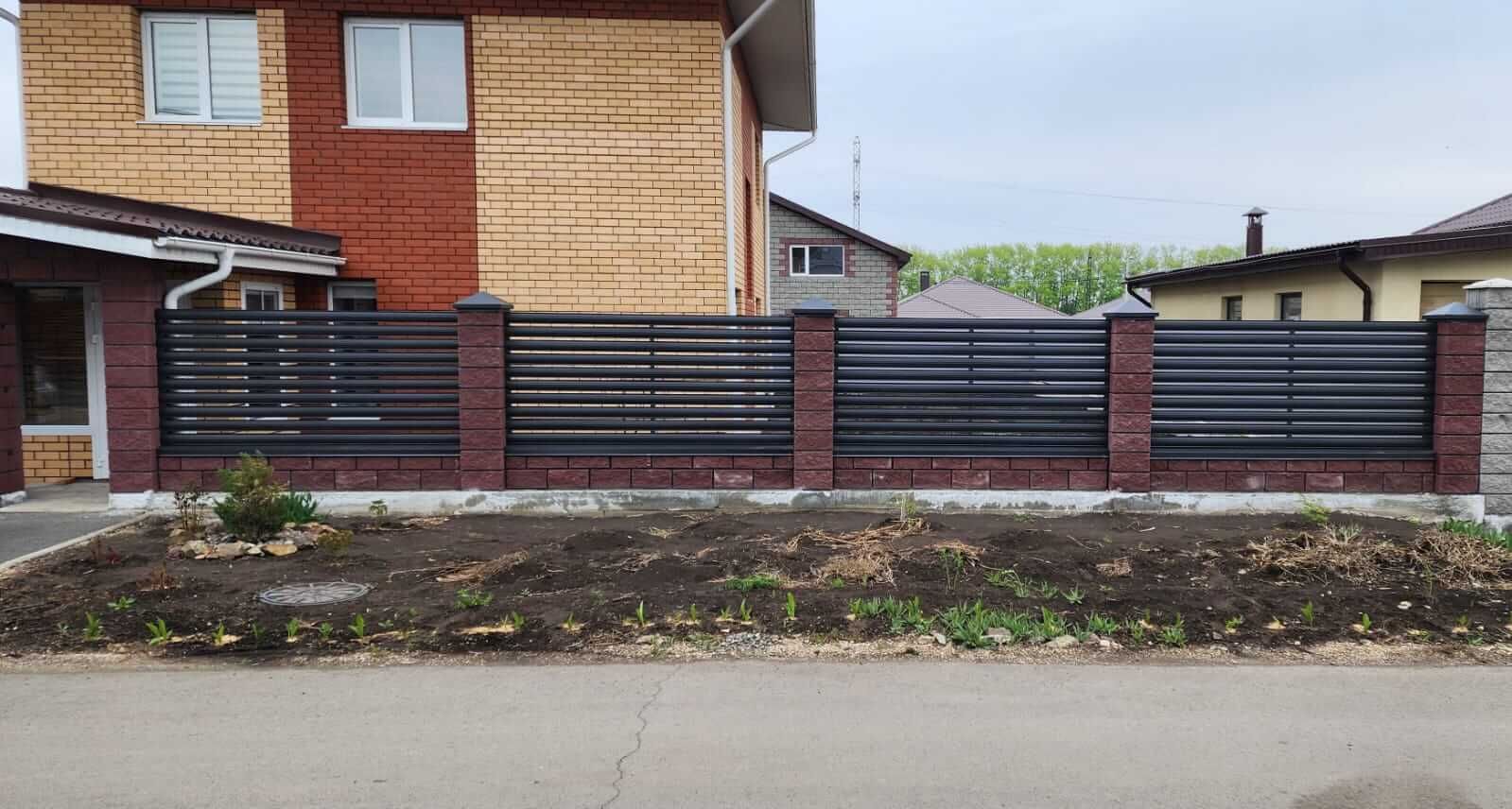Забор-ранчо из штакетника 21м RAL7024/7024 Серый Графит МАТТЕ фото 8 в Краснодаре