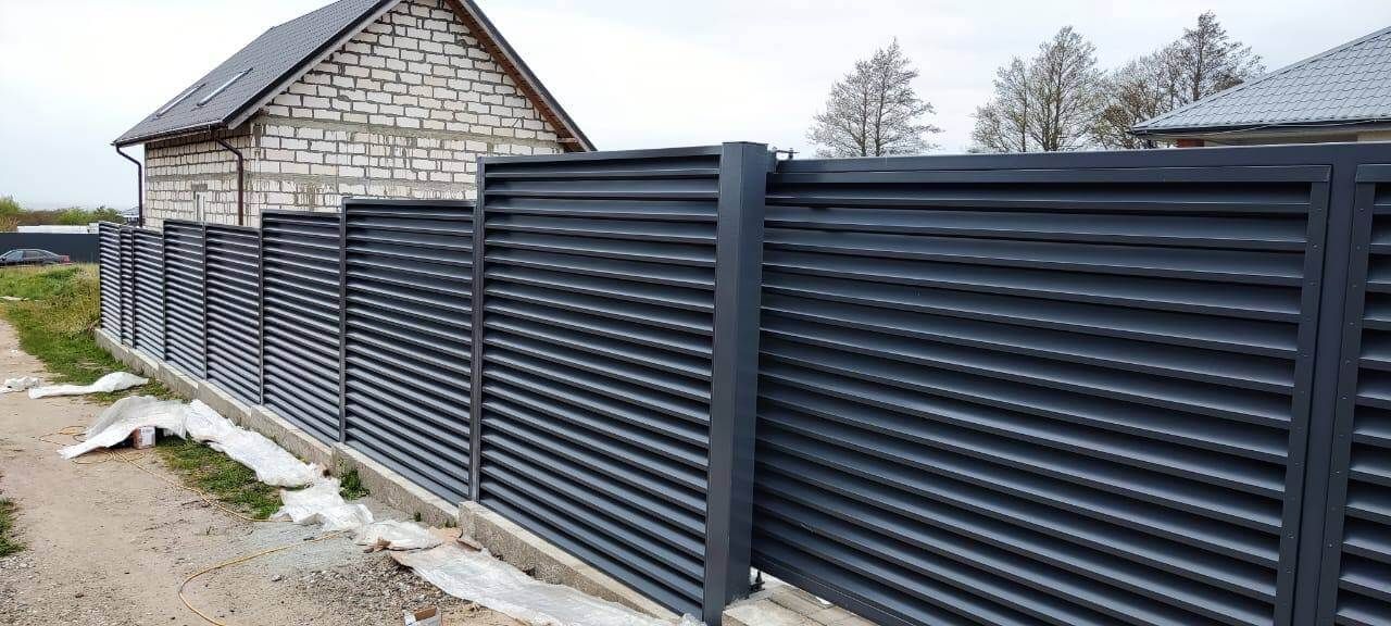 Забор-жалюзи из ламелей ЭКО-Z 24м RAL7024 Серый Графит в Краснодаре