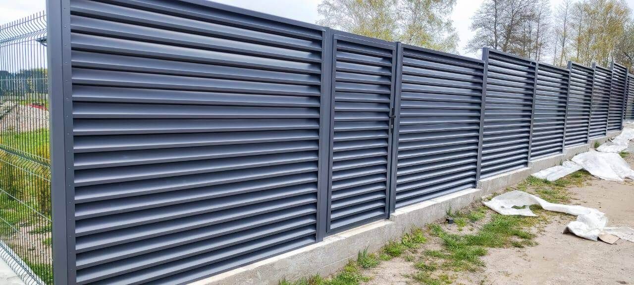 Забор-жалюзи из ламелей ЭКО-Z 24м RAL7024 Серый Графит фото 2 в Краснодаре