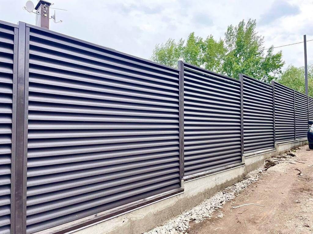 Забор-жалюзи с ламелями еврожалюзи 29м RAL8019/8019 Темный Шоколад МАТТЕ двухсторонний в Краснодаре