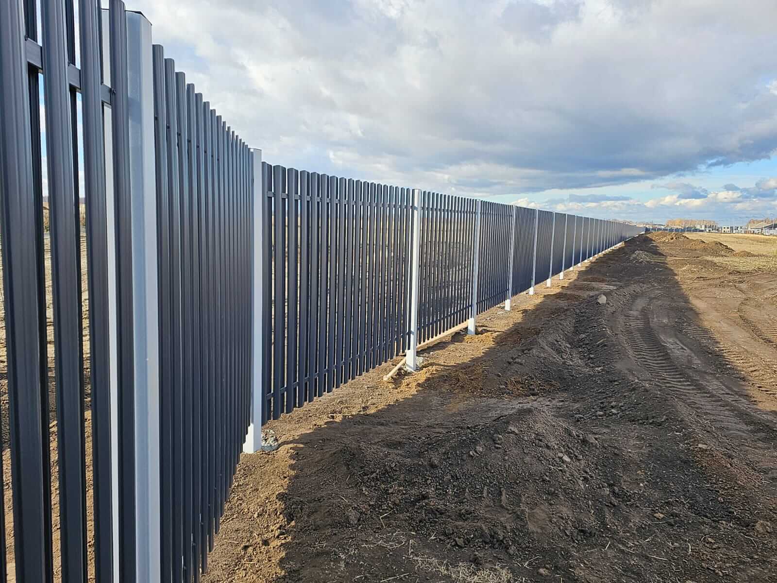 Забор из евроштакетника 234м RAL7024/7024 Серый Графит двусторонний фото 4 в Краснодаре