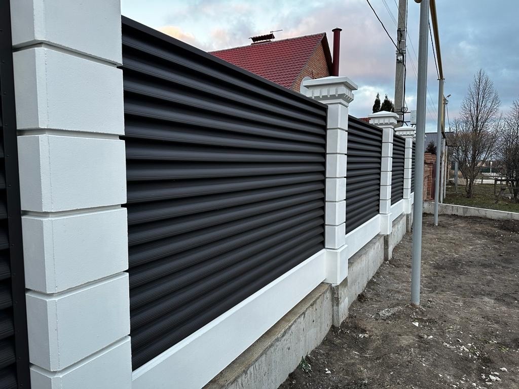 Забор из ламелей Еврожалюзи 35м RAL8019/8019 Темный Шоколад двусторонний MATTE в Краснодаре