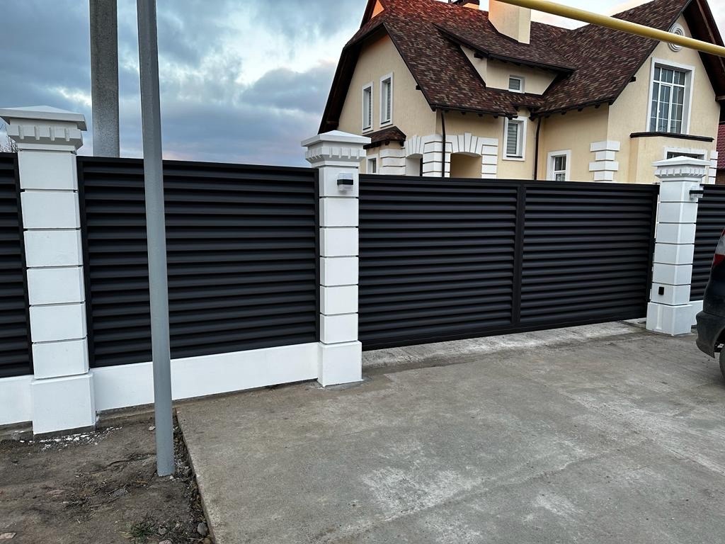 Забор из ламелей Еврожалюзи 35м RAL8019/8019 Темный Шоколад двусторонний MATTE фото 1 в Краснодаре