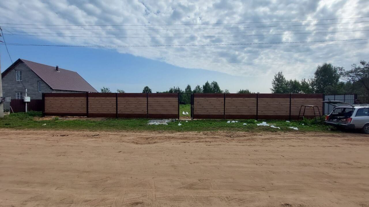 Забор из металлосайдинга Евро-Брус 34м Клен Светлый (SteelArt) + Темное Дерево (Printech) фото 3 в Краснодаре