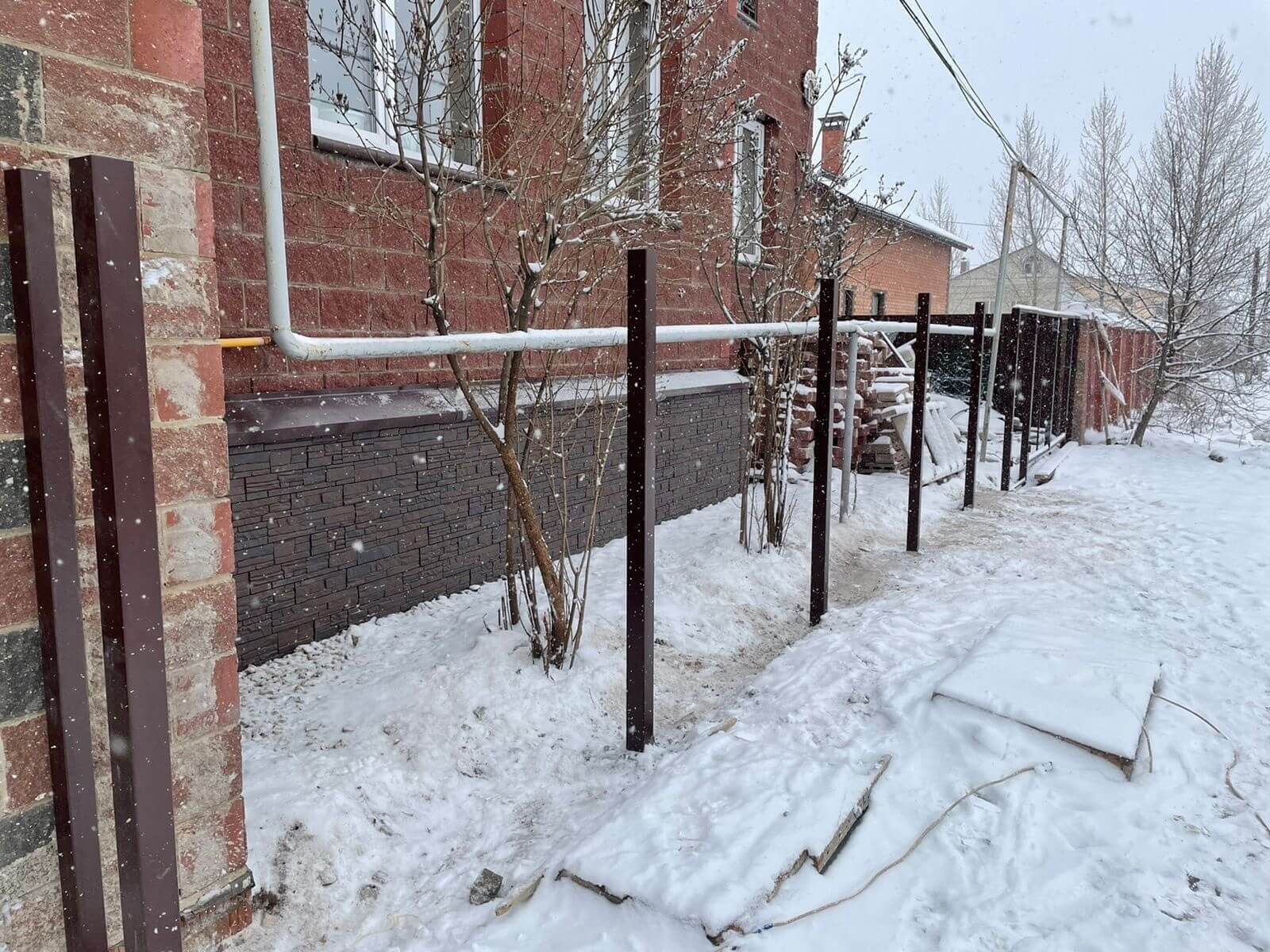 Забор из ламелей еврожалюзи 38м RAL8017/8017 Шоколад двусторонний фото 2 в Краснодаре