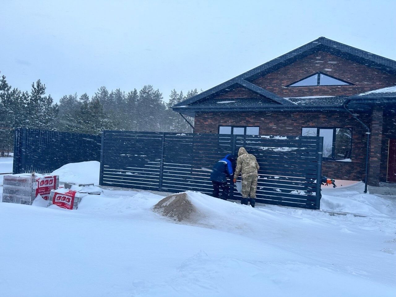 Забор-ранчо из металлопланкена 26м RAL7024 Серый Графит МАТТЕ фото 1 в Краснодаре