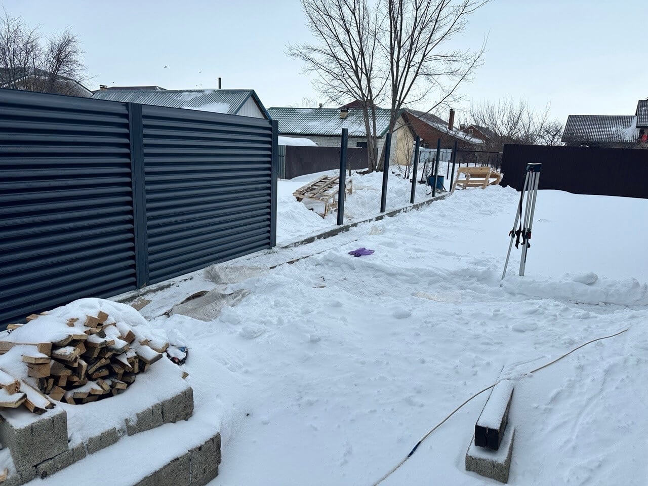 Забор-жалюзи из ламелей Еврожалюзи 32м RAL7024/7024 Серый Графит двусторонний фото 3 в Краснодаре