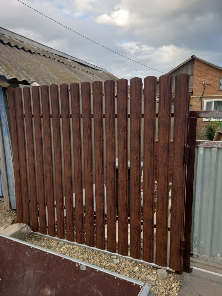 Забор из евроштакетника 2м Античный Дуб SteelArt двусторонний в Краснодаре