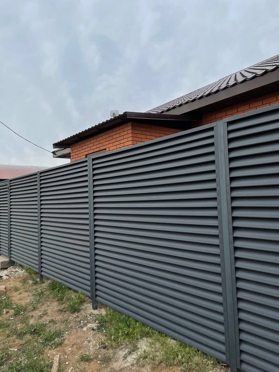 Забор из ламелей еврожалюзи 24м RAL7024 Серый Графит МАТТЕ в Краснодаре