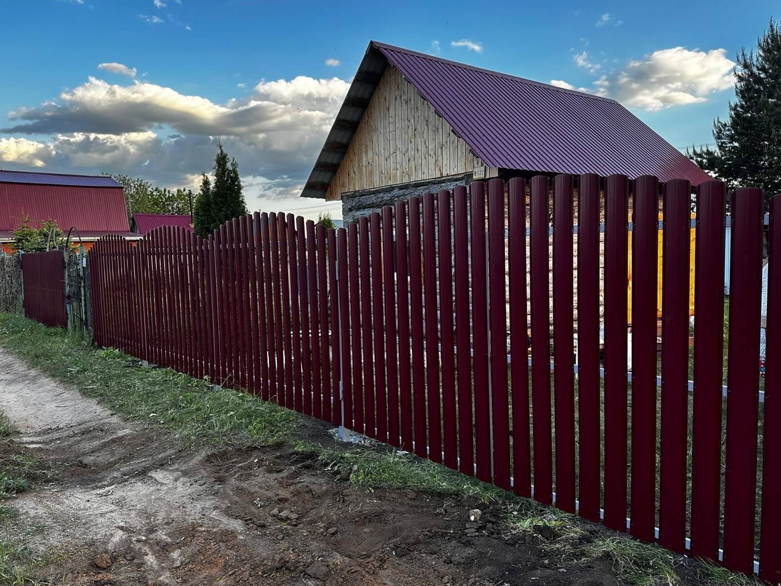 Забор из евроштакетника 28м RAL3005 Красное Вино фото 4 в Краснодаре