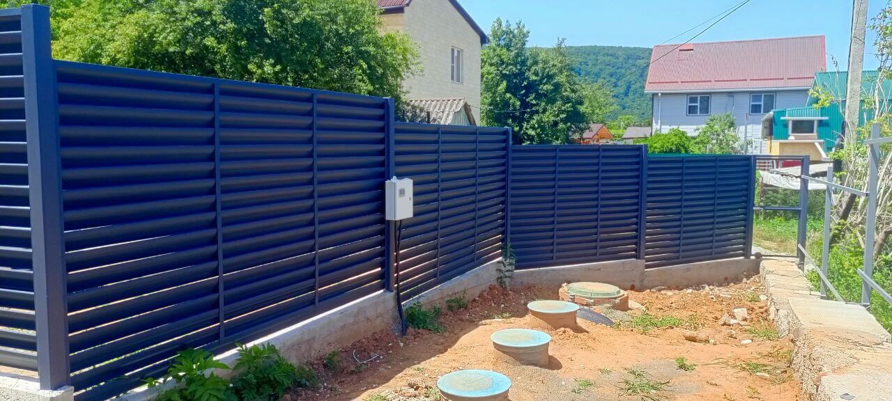 Забор-жалюзи из ламелей Еврожалюзи 53м RAL7024 Серый Графит МАТТЕ фото 2 в Краснодаре