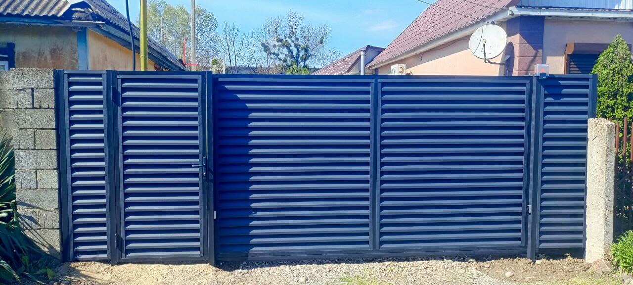 Забор-жалюзи из ламелей Еврожалюзи 53м RAL7024 Серый Графит МАТТЕ фото 1 в Краснодаре
