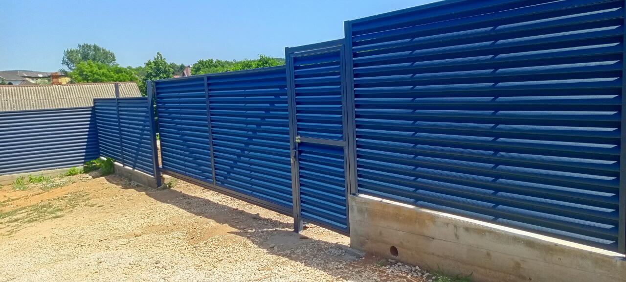 Забор-жалюзи из ламелей Еврожалюзи 53м RAL7024 Серый Графит МАТТЕ фото 15 в Краснодаре