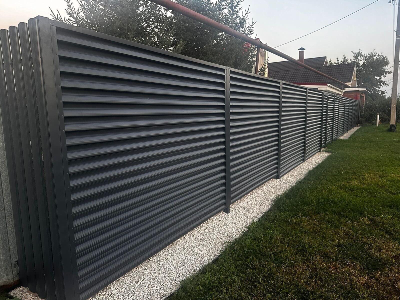 Забор из ламелей Еврожалюзи 26м RAL7024/7024 Серый Графит двусторонний фото 4 в Краснодаре