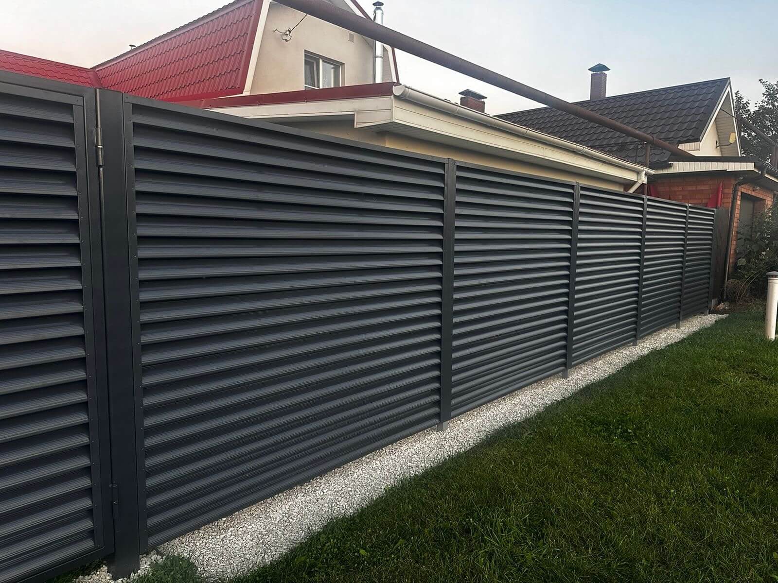 Забор из ламелей Еврожалюзи 26м RAL7024/7024 Серый Графит двусторонний фото 3 в Краснодаре