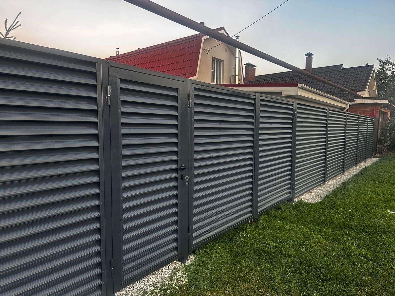 Забор из ламелей Еврожалюзи 26м RAL7024/7024 Серый Графит двусторонний фото 1 в Краснодаре