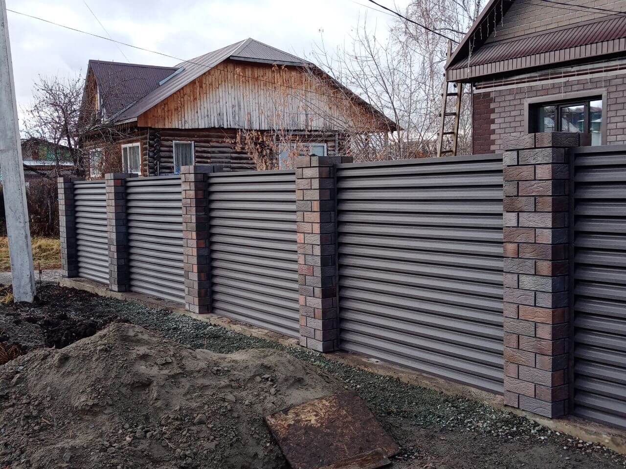 Забор-жалюзи из ламелей ЭКО-Z-US (усиленные) 30м RAL8019/8019 Темный Шоколад двусторонний МАТТЕ в Краснодаре