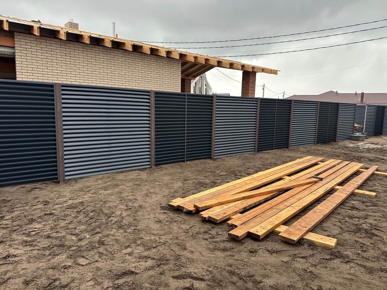 Забор из ламелей еврожалюзи 160м RAL7024/7024 Серый Графит двусторонний МАТТЕ фото 6 в Краснодаре