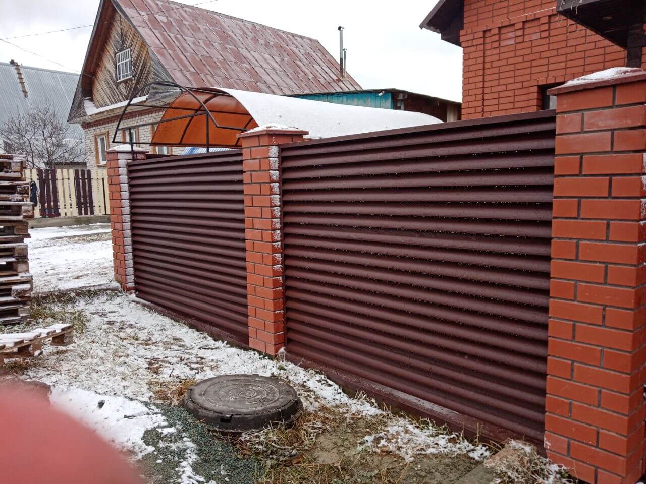 Забор из ламелей еврожалюзи 12м RAL8017/8017 Шоколад двусторонний МАТТЕ фото 3 в Краснодаре