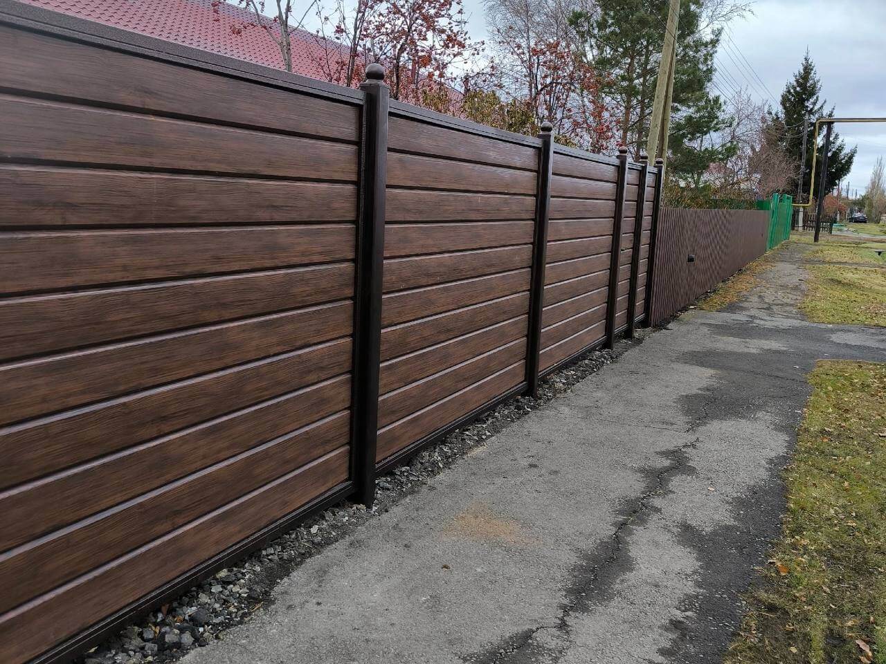 Забор из металлосайдинга Евро-Брус 46м Античное Дерево Принтек фото 1 в Краснодаре