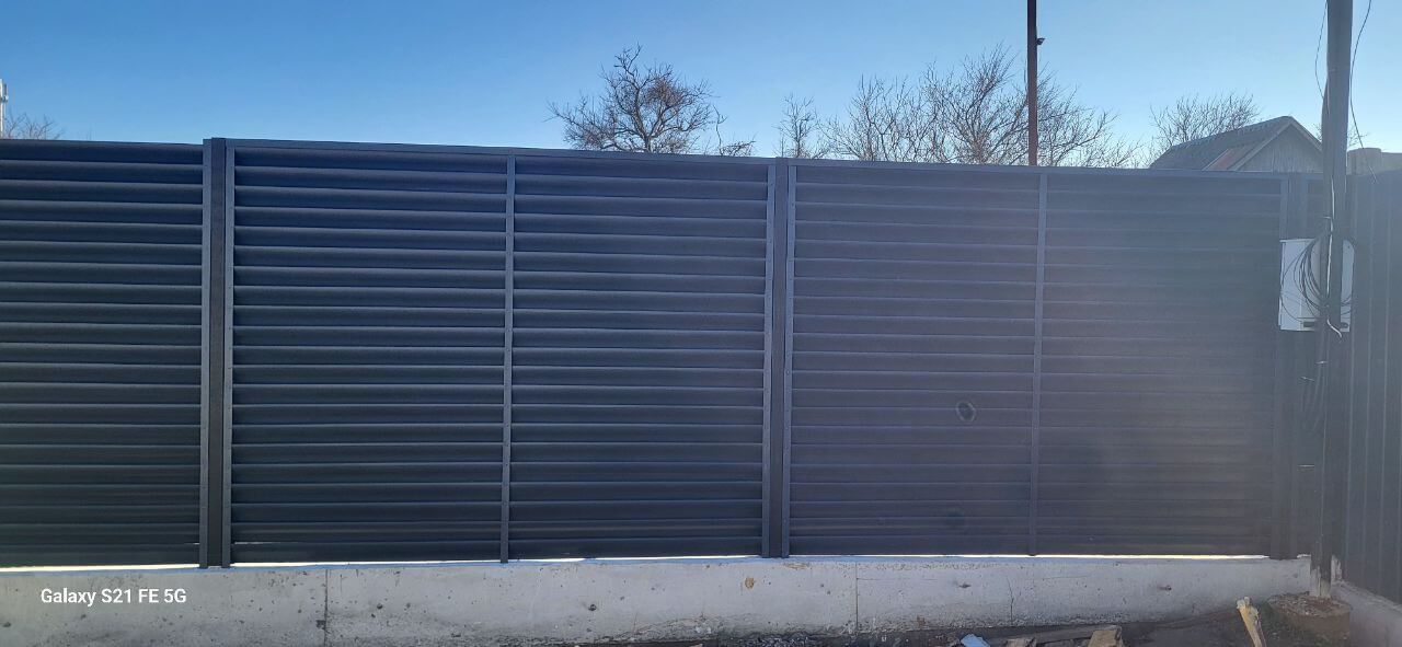 Забор из ламелей еврожалюзи 30м RAL7024/7024 Серый Графит двусторонний фото 6 в Краснодаре