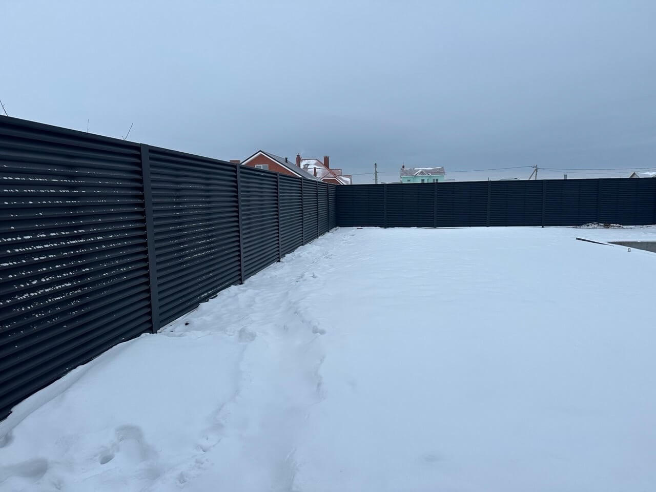 Забор-жалюзи из ламелей ЭКО-Z 130м RAL9005 Черный МАТТЕ фото 3 в Краснодаре