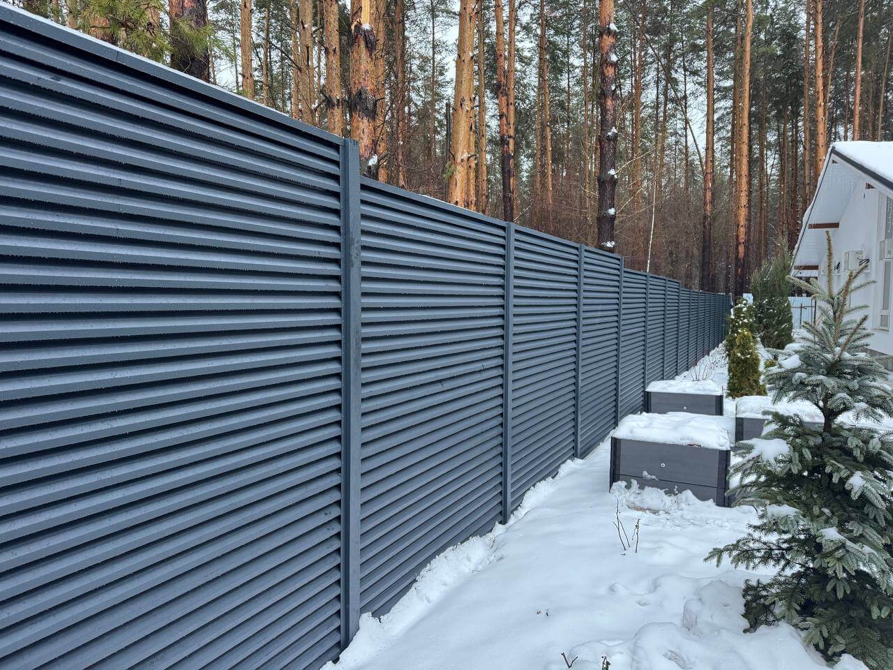 Забор-жалюзи из ламелей ЭКО-Z-US 54м RAL7024/7024 Серый Графит двусторонний МАТТЕ в Краснодаре