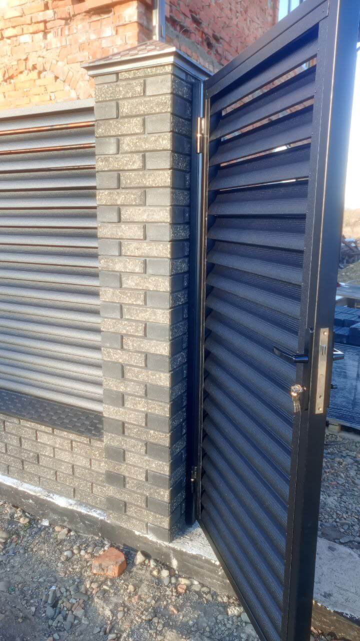 Забор-жалюзи из ламелей Еврожалюзи 24м RAL9005 Черный МАТТЕ фото 6 в Краснодаре
