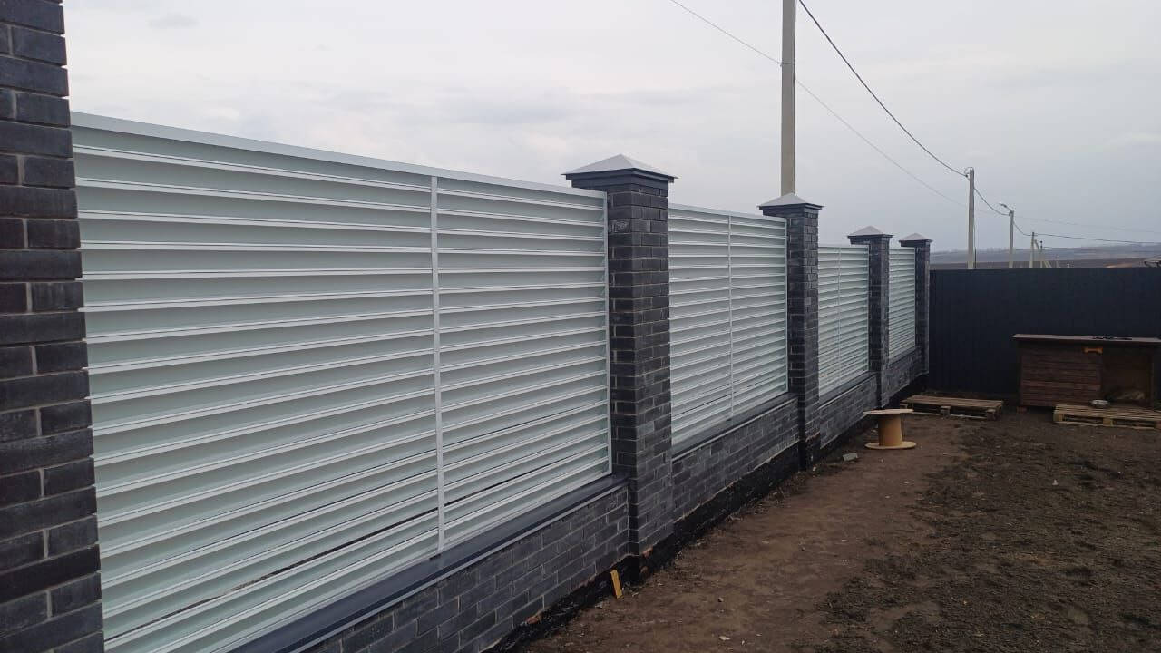 Забор-жалюзи из ламелей ЭКО-Z 94м RAL9003/9003 Белый двусторонний фото 1 в Краснодаре