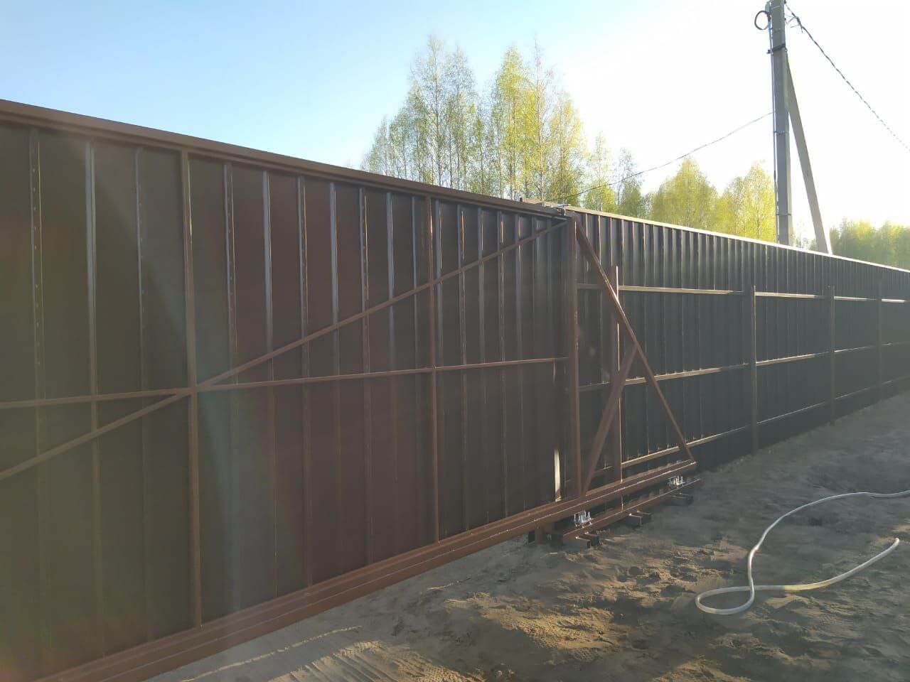 Забор из металлосайдинга ЕВРО-БРУС 25м Темный Каштан 3D Принтек фото 4 в Краснодаре