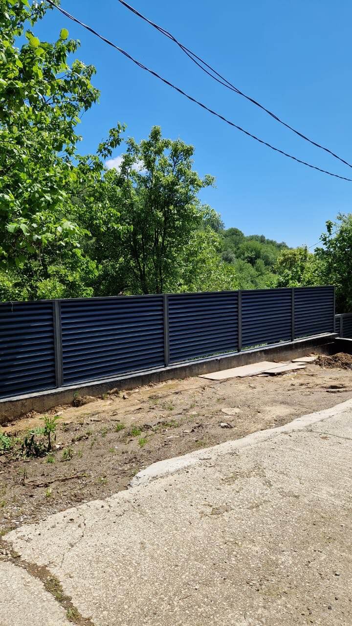 Забор-жалюзи из ламелей еврожалюзи 23м RAL7024/7024 Серый Графит двусторонний МАТТЕ фото 2 в Краснодаре