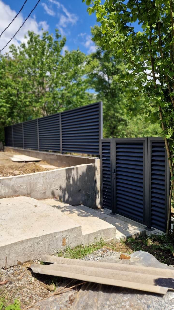 Забор-жалюзи из ламелей еврожалюзи 23м RAL7024/7024 Серый Графит двусторонний МАТТЕ фото 1 в Краснодаре