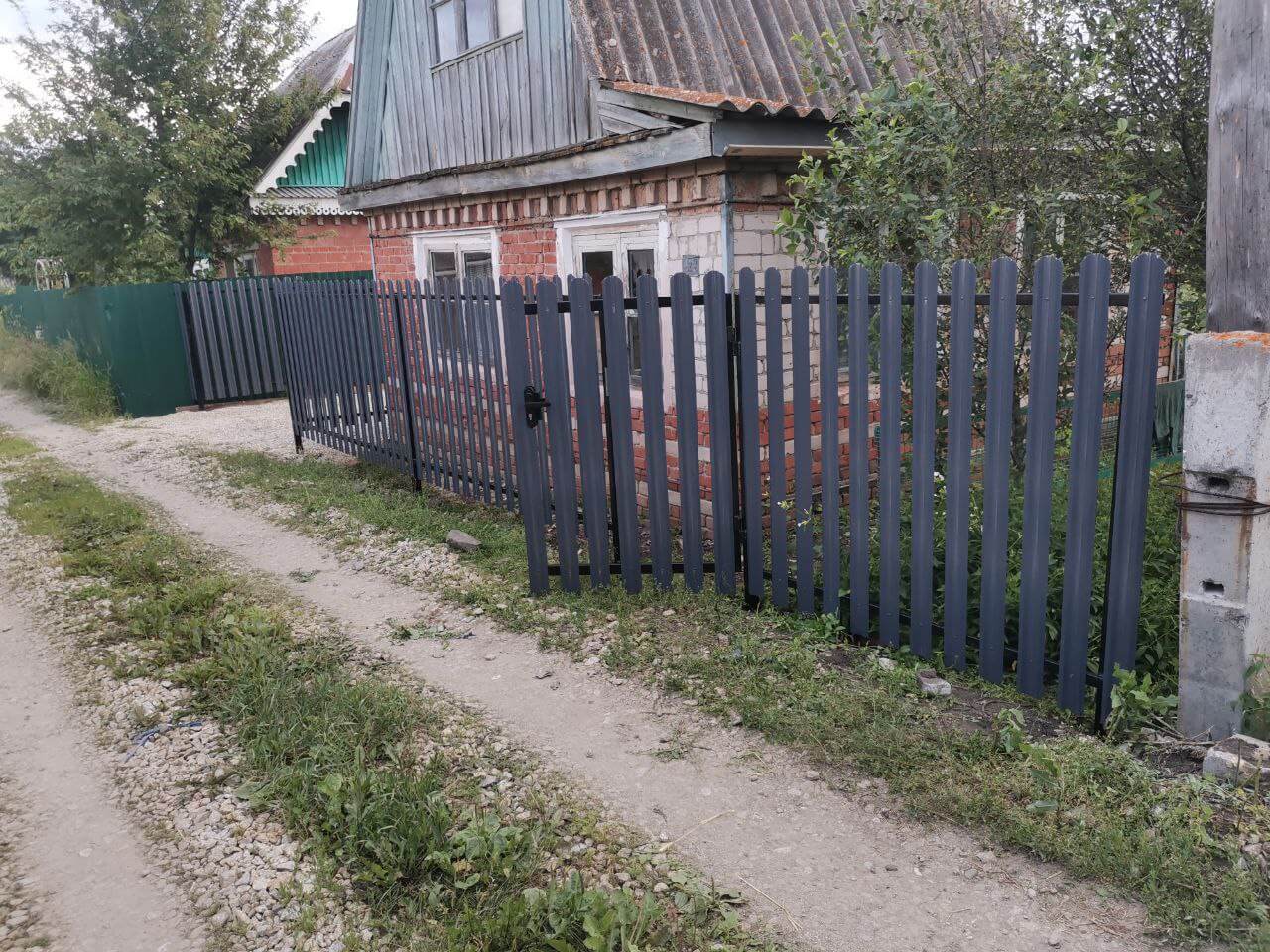 Забор из евроштакетника 7м RAL7024/7024 Серый Графит двусторонний фото 3 в Краснодаре