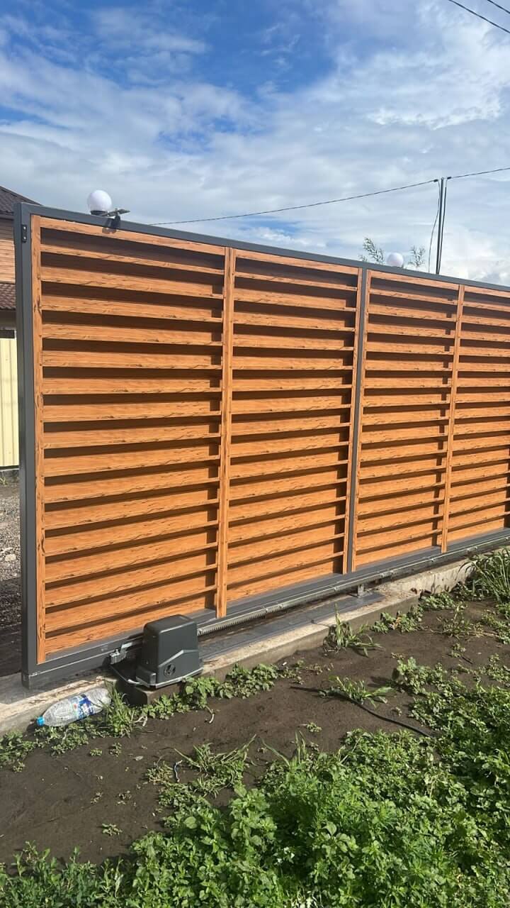 Забор-жалюзи из ламелей Хай-Тек 57м Кипарис 2xPrintech двусторонний фото 1 в Краснодаре