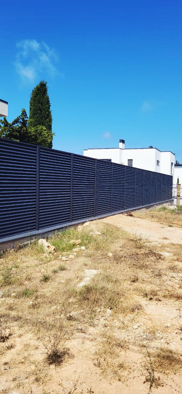 Забор-жалюзи 65м RAL7024/7024 Серый Графит МАТТЕ двусторонний фото 6 в Краснодаре