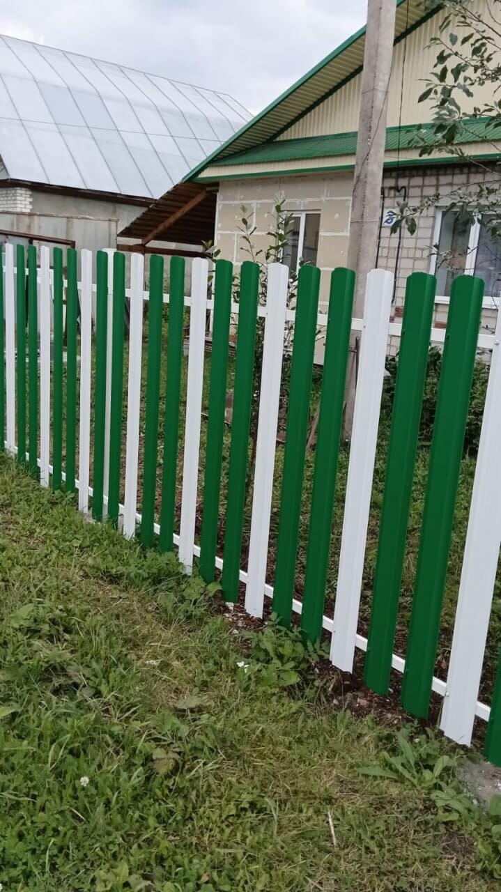 Забор из евроштакетника 10м RAL9003 Белый, RAL6029 Зеленая Мята фото 2 в Краснодаре