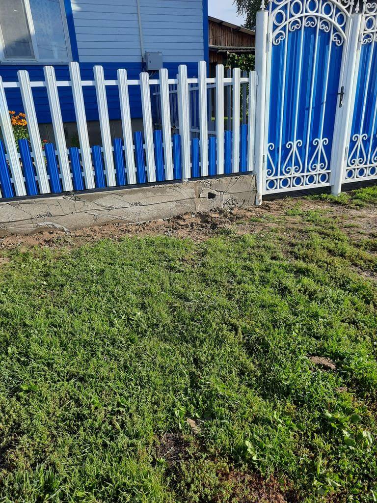 Забор из евроштакетника 14м RAL9003 Белый, RAL5005 Синий Сигнал фото 2 в Краснодаре