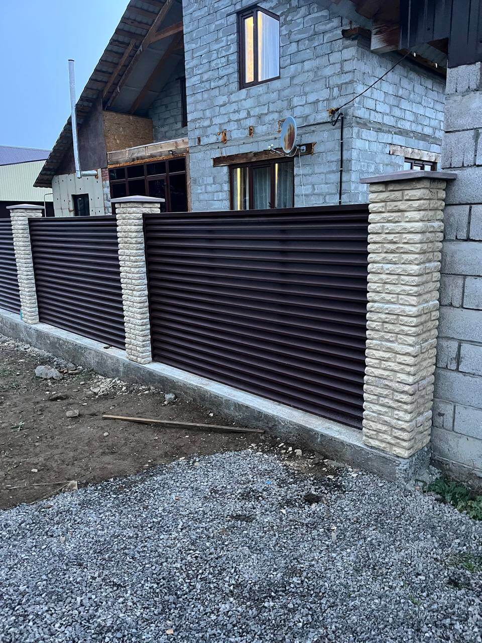 Забор-жалюзи из ламелей ЭКО-Z 18м RAL8017/8017 Шоколад двусторонний фото 2 в Краснодаре