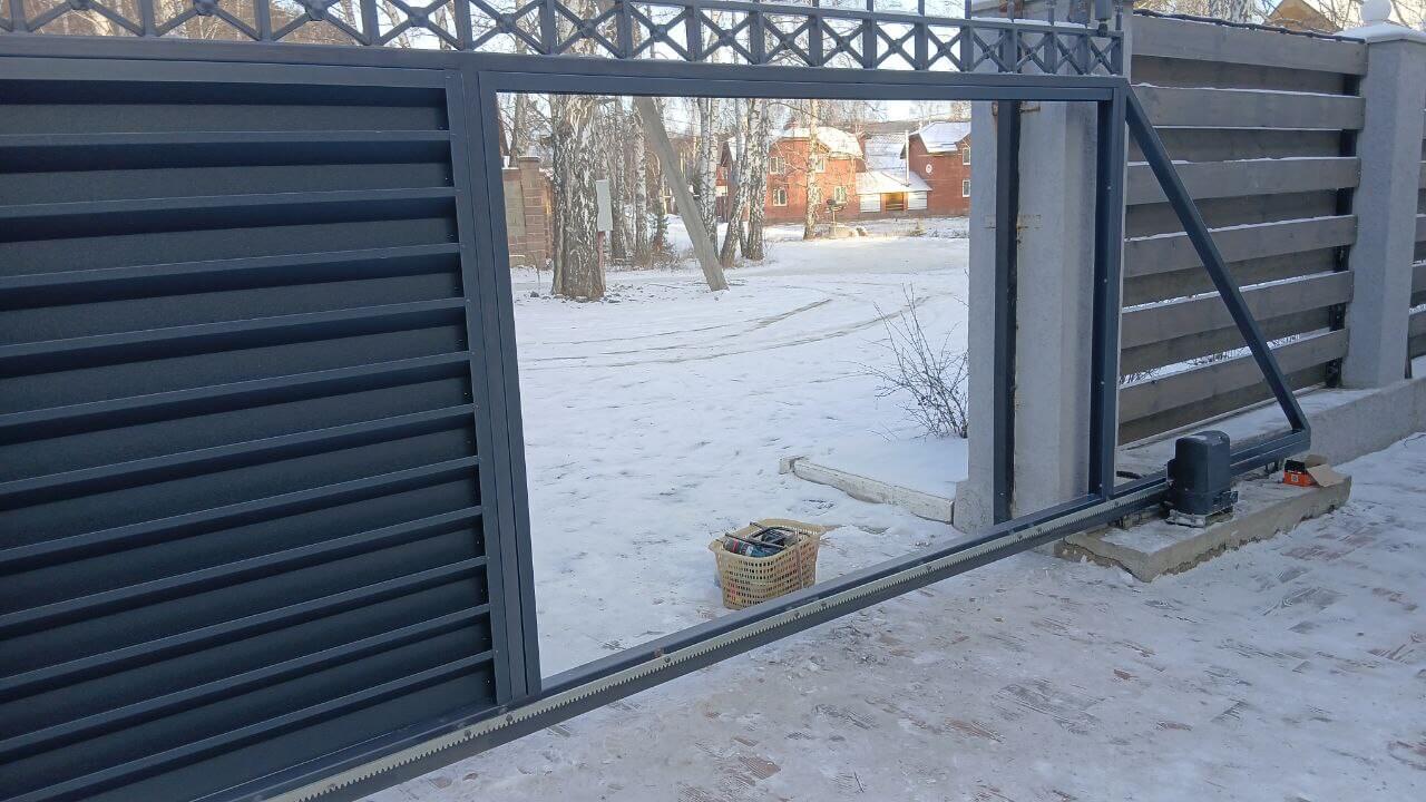 Входная группа из ламелей Хай-Тек RAL7024/7024 Серый Графит двусторонний МАТТЕ фото 10 в Краснодаре