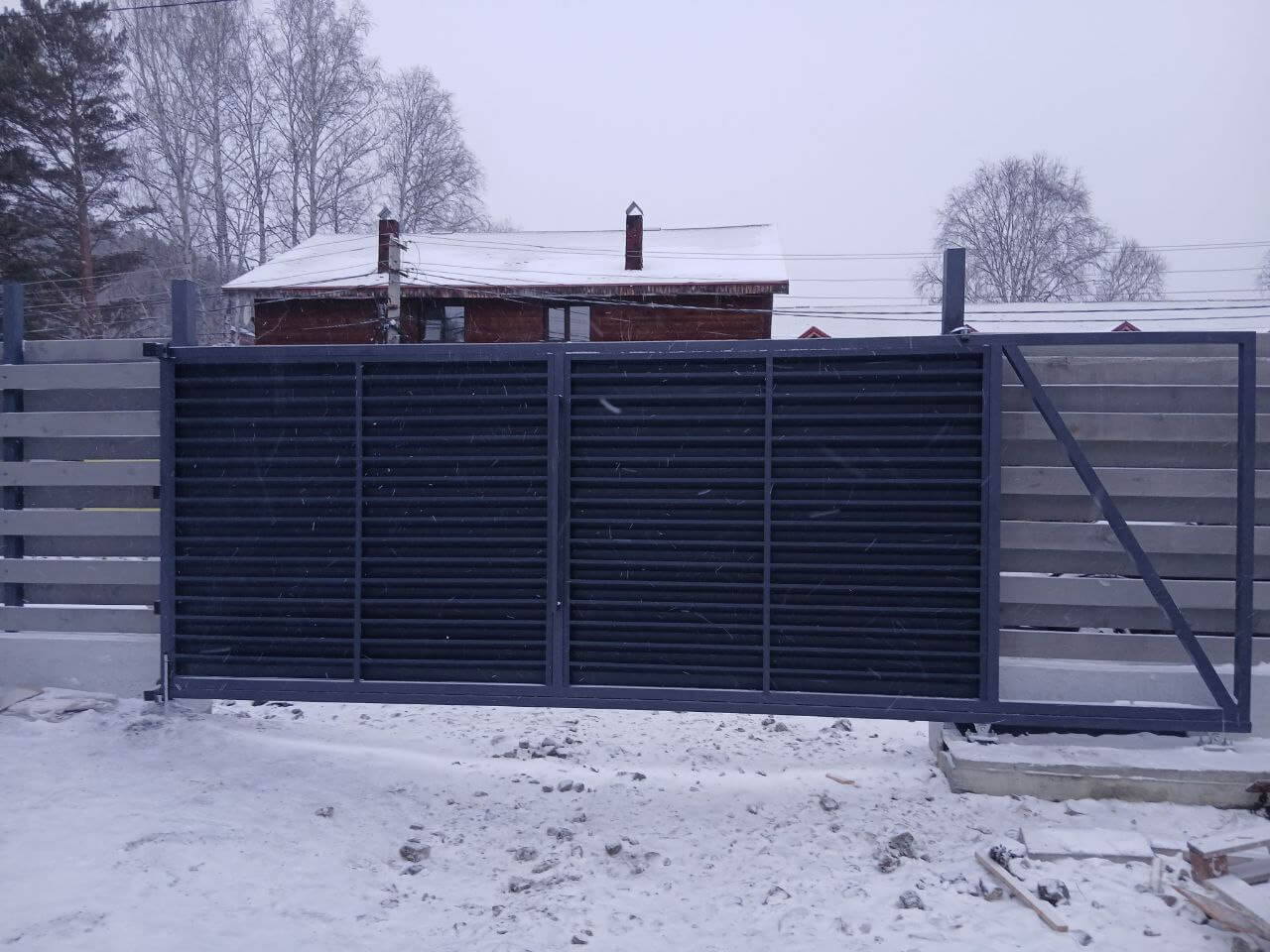 Входная группа из ламелей Хай-Тек RAL7024/7024 Серый Графит двусторонний МАТТЕ фото 17 в Краснодаре