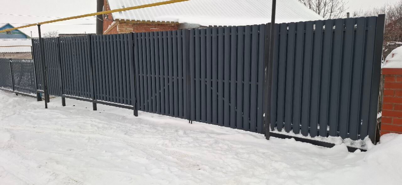 Забор из евроштакетника 27м RAL7024 Серый Графит МАТТЕ в Краснодаре