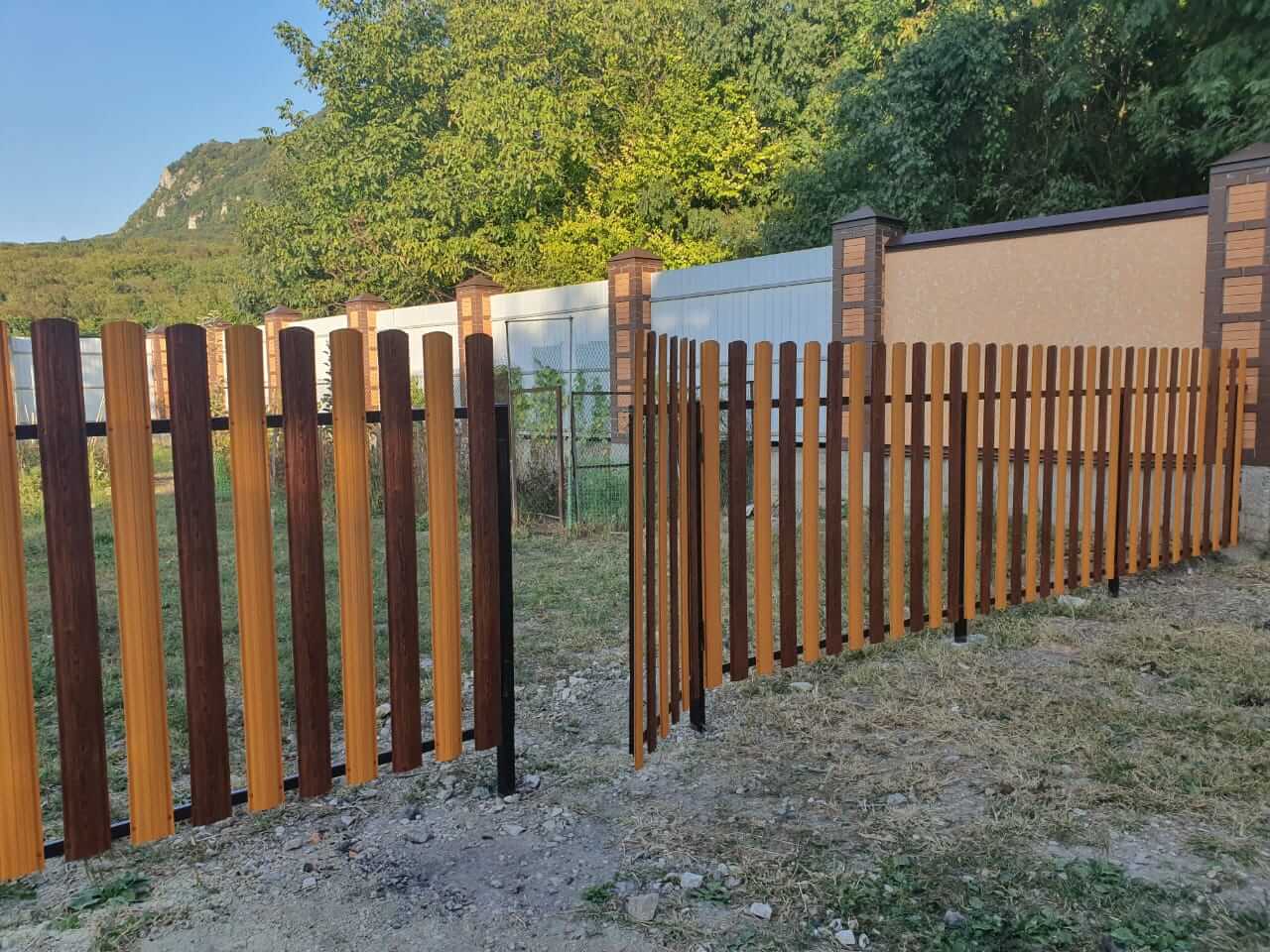 Забор из евроштакетника 10м в двух цветах: Тик + Темное Дерево Printech фото 1 в Краснодаре