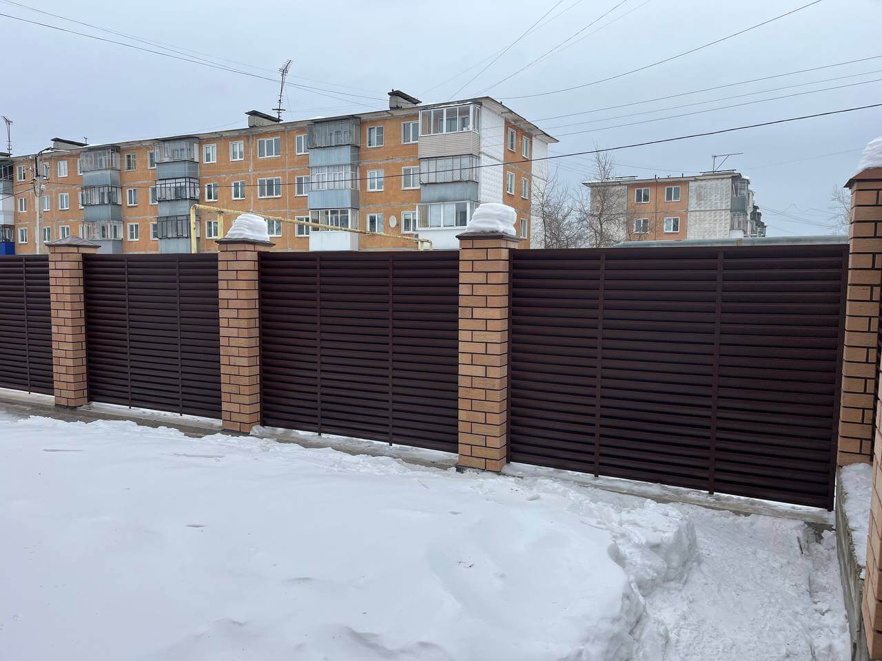 Забор-жалюзи из ламелей ЭКО-Z 87м RAL8017/8017 Шоколад двусторонний МАТТЕ фото 17 в Краснодаре